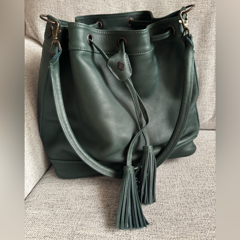 Nena and Co. Evergreen Medium Bucket Bag